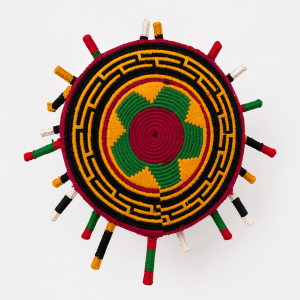 Chapeau Traditionnel Bamiléké – Artisanal et Décoratif