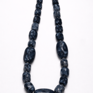 Collier Fait Main en Verre Recyclé – Bleu Indigo