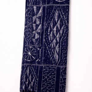 Étoffe Artisanale Indigo à Motifs Adire – Tissu Décoratif Frangé