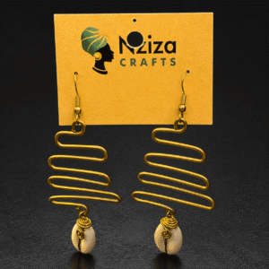 Boucles d’Oreilles Artisanales du Rwanda – Spirale Dorée et Coquillage