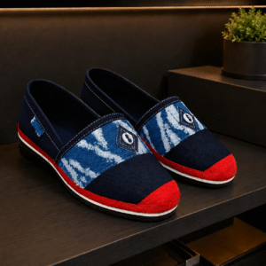 Chaussures Slip-On Bleu Indigo & Rouge – Style Textile Africain